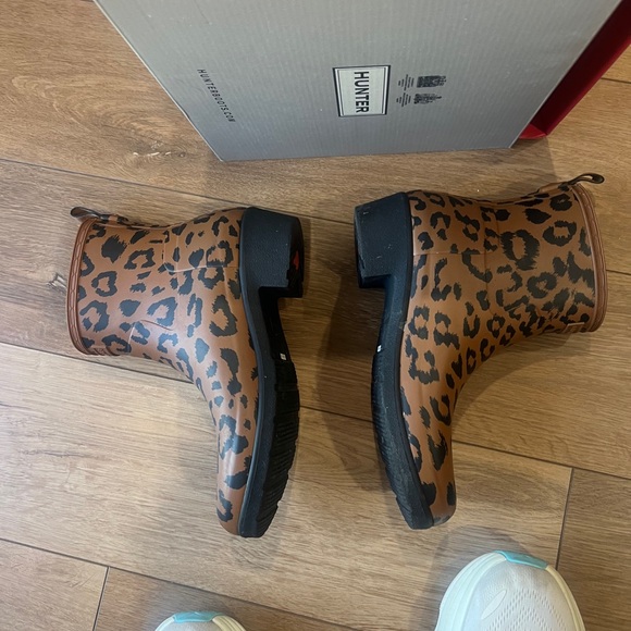 Hunter Ladies Leopard Print Rain Boots - Picture 2 of 7
